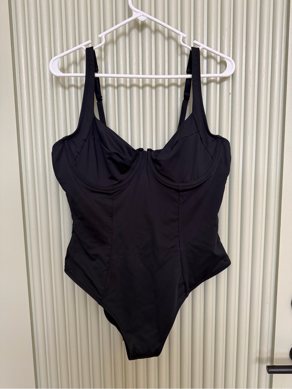 Cupshe Black One-Piece Swimsuit with Underwire Cups